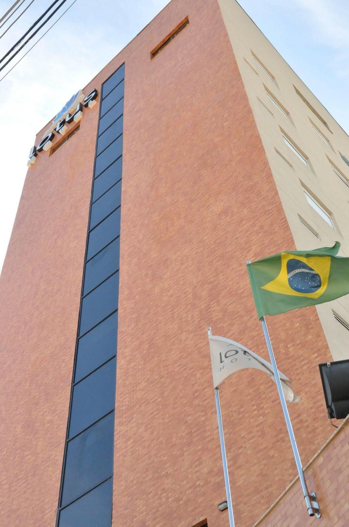Lotus Hotel - A 6 Km Do Santuario De Aparecida-Sp Guaratinguetá Exteriér fotografie